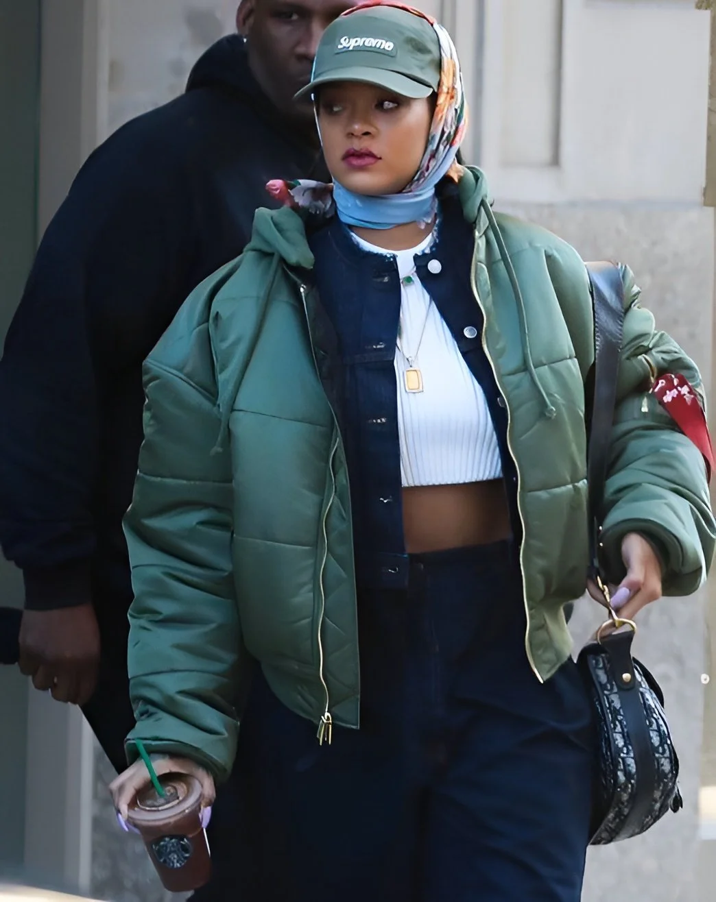 SCARF OVER BALL CAP: THE ULTIMATE STREET-CHIC COMBO
