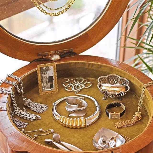 SAVORING THE TIMELESS ELEGANCE: SUSAN CAPLAN VINTAGE JEWELRY