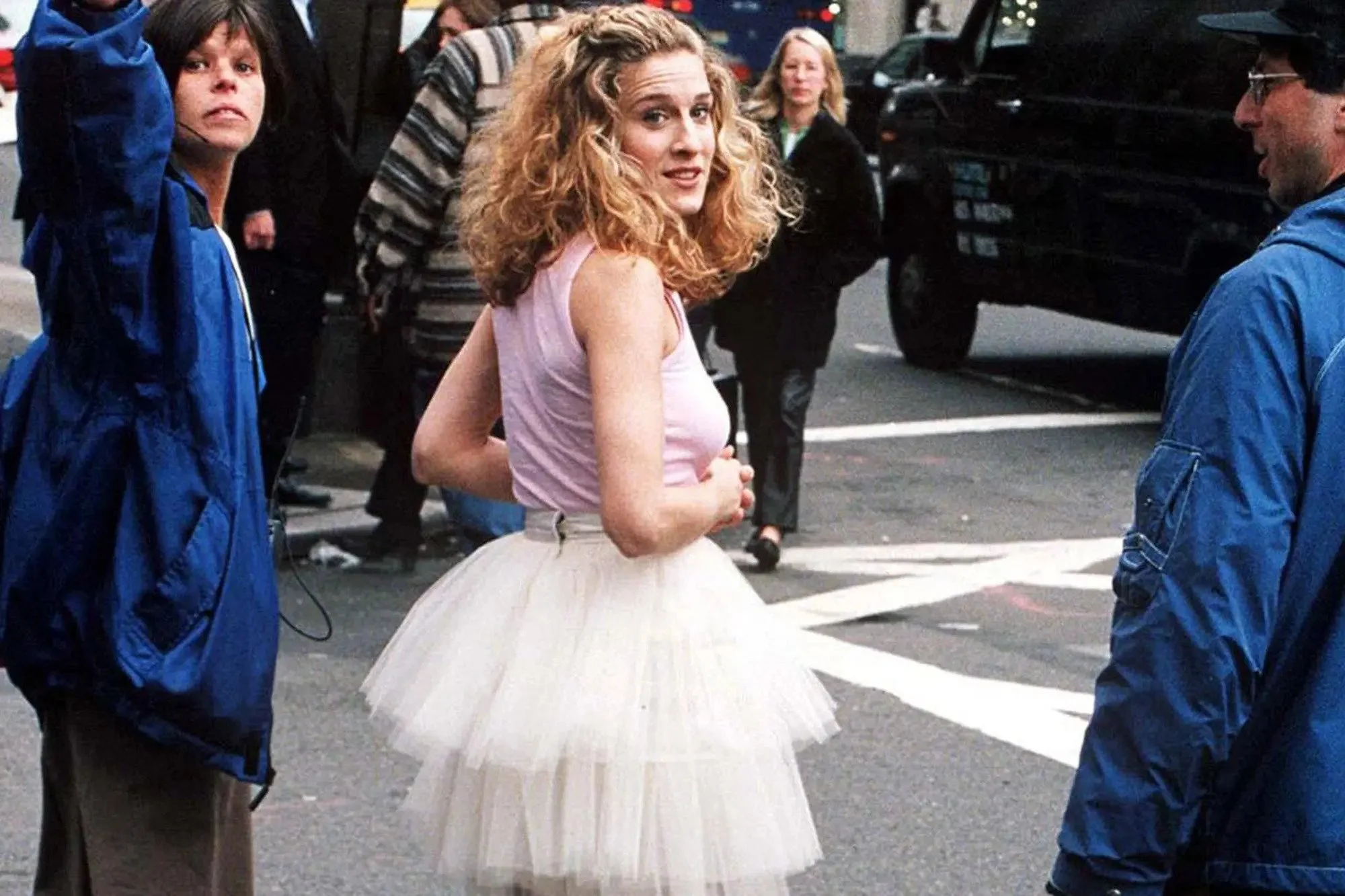CARRIE BRADSHAW’S ICONIC FASHION MOMENTS
