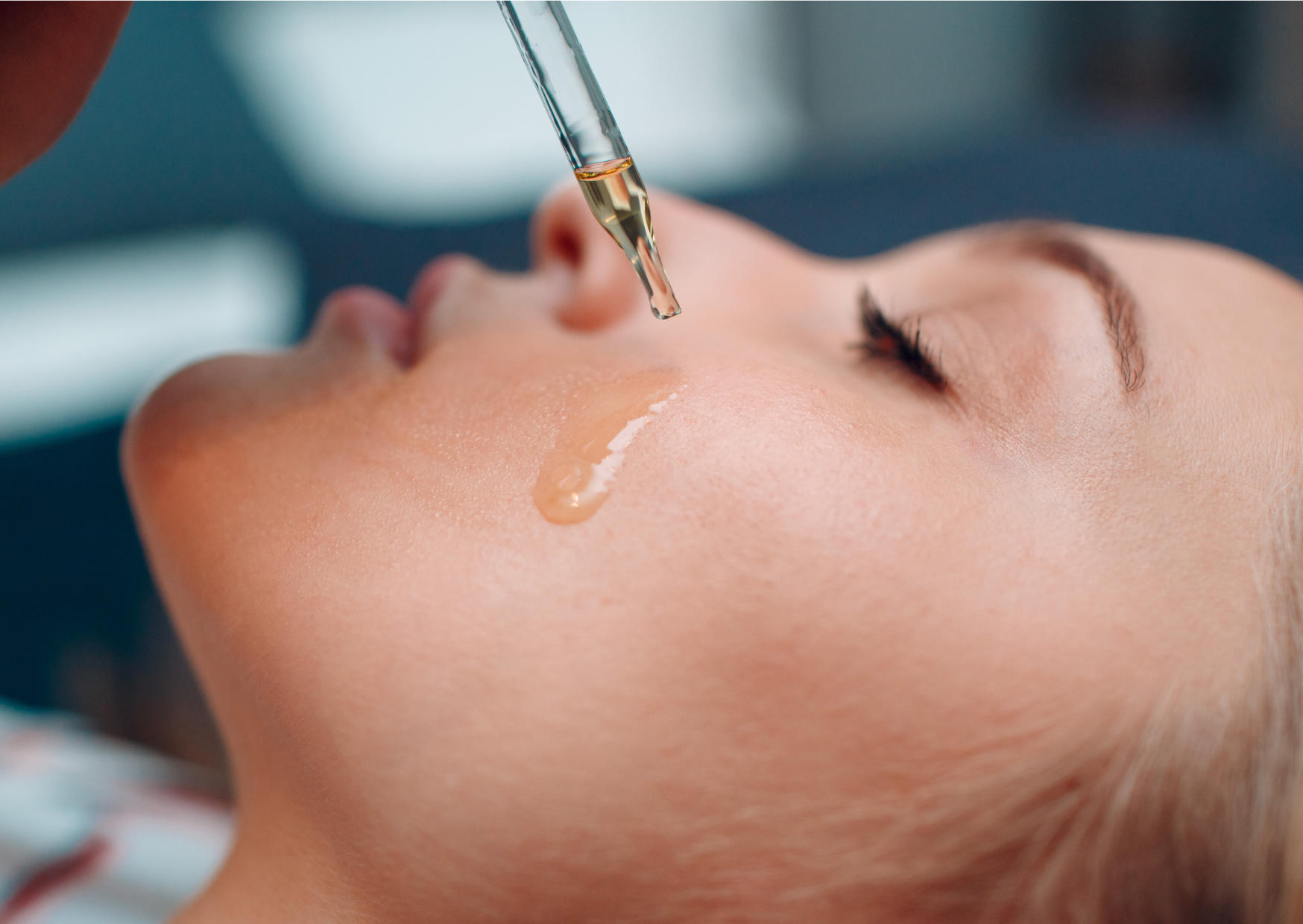 ILLUMINATING THE BENEFITS OF USING FACE OIL IN YOUR DAILY ROUTINE