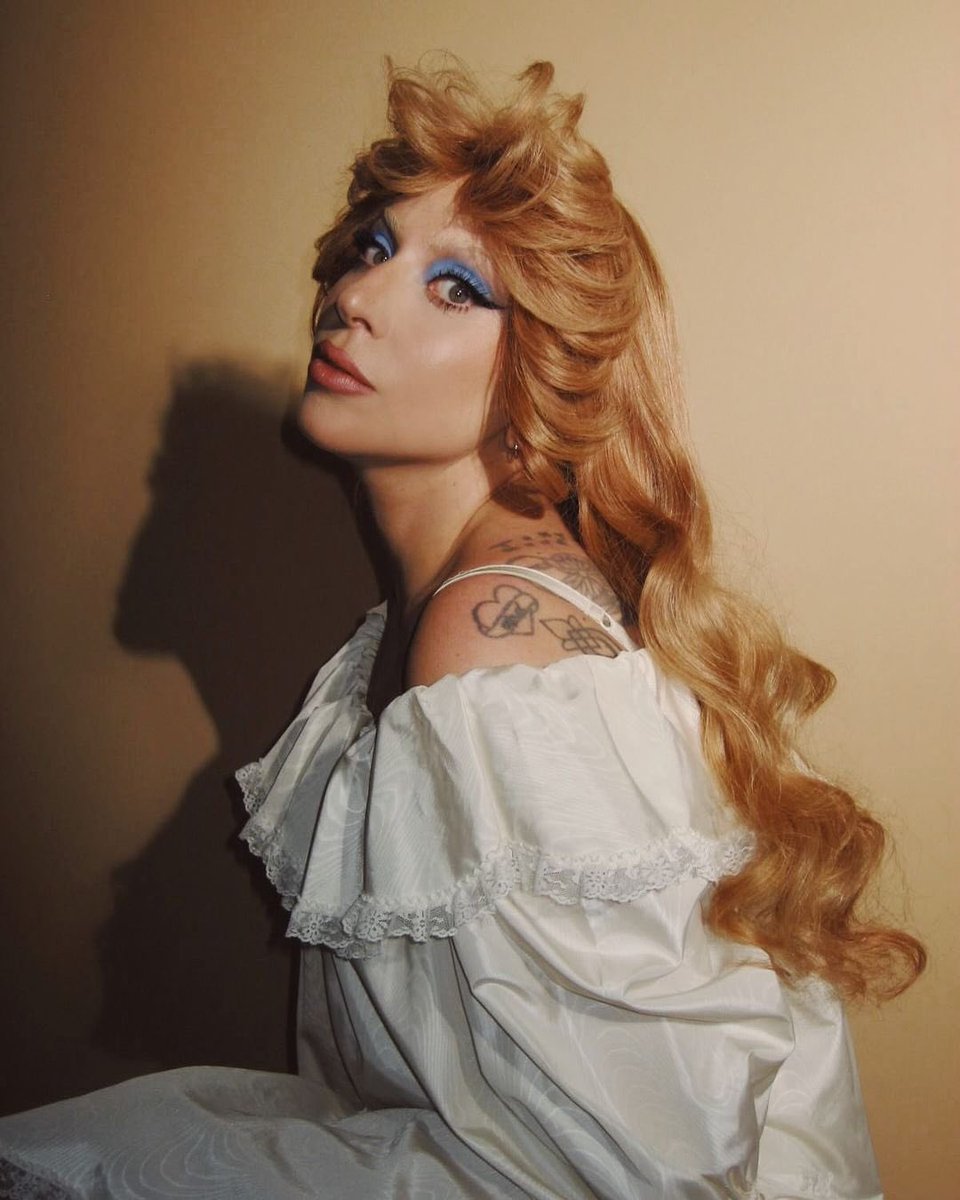 THE ART OF BOLD BEAUTY: NAILING LADY GAGA’S BLUE EYE SHADOW